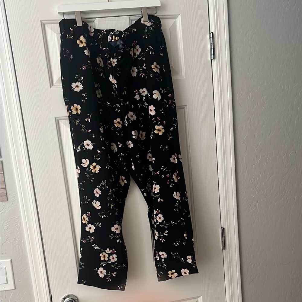 Black Floral Ankle Cropped Pants